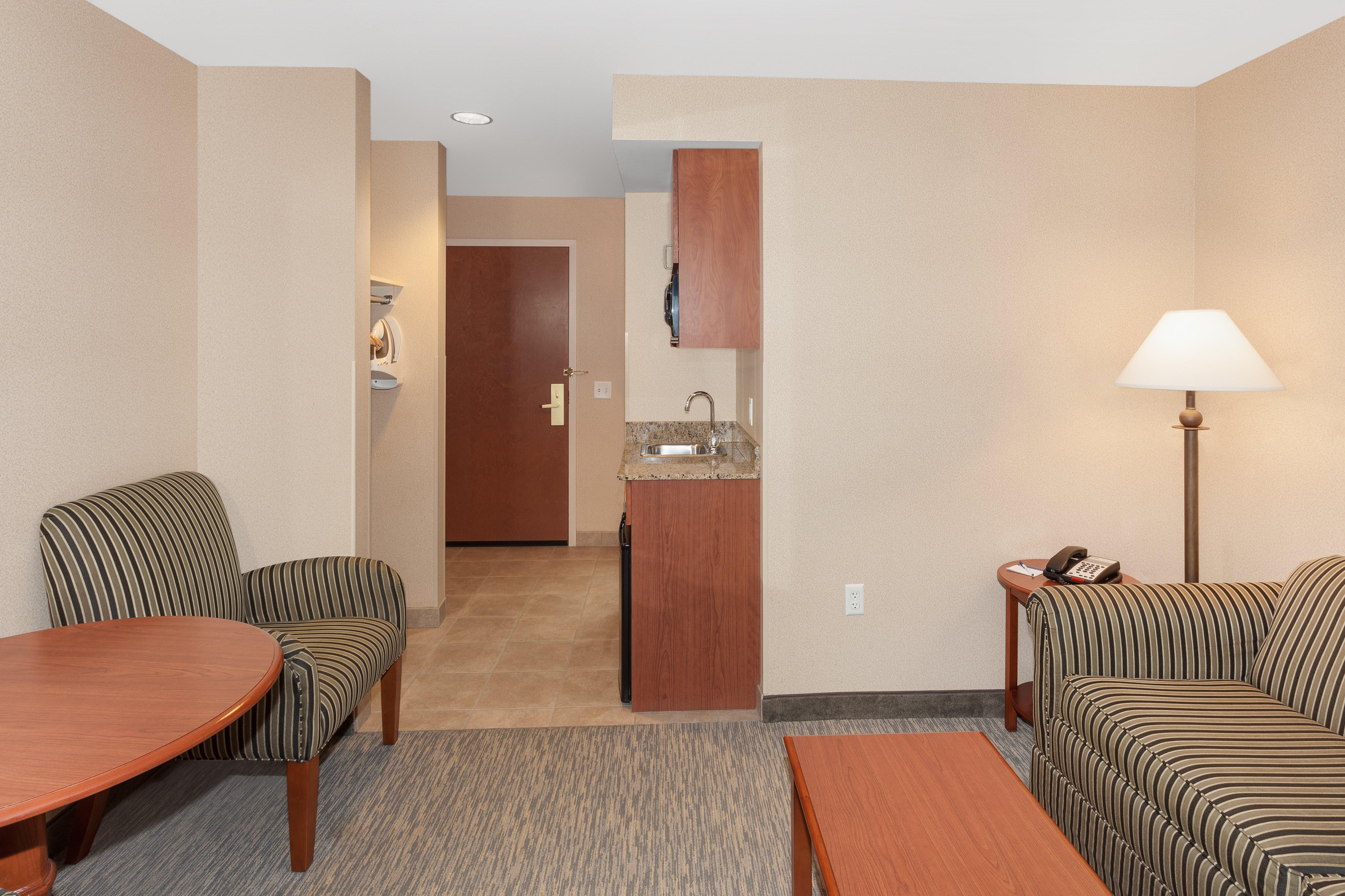 Holiday Inn Express & Suites Tilton By Ihg Esterno foto