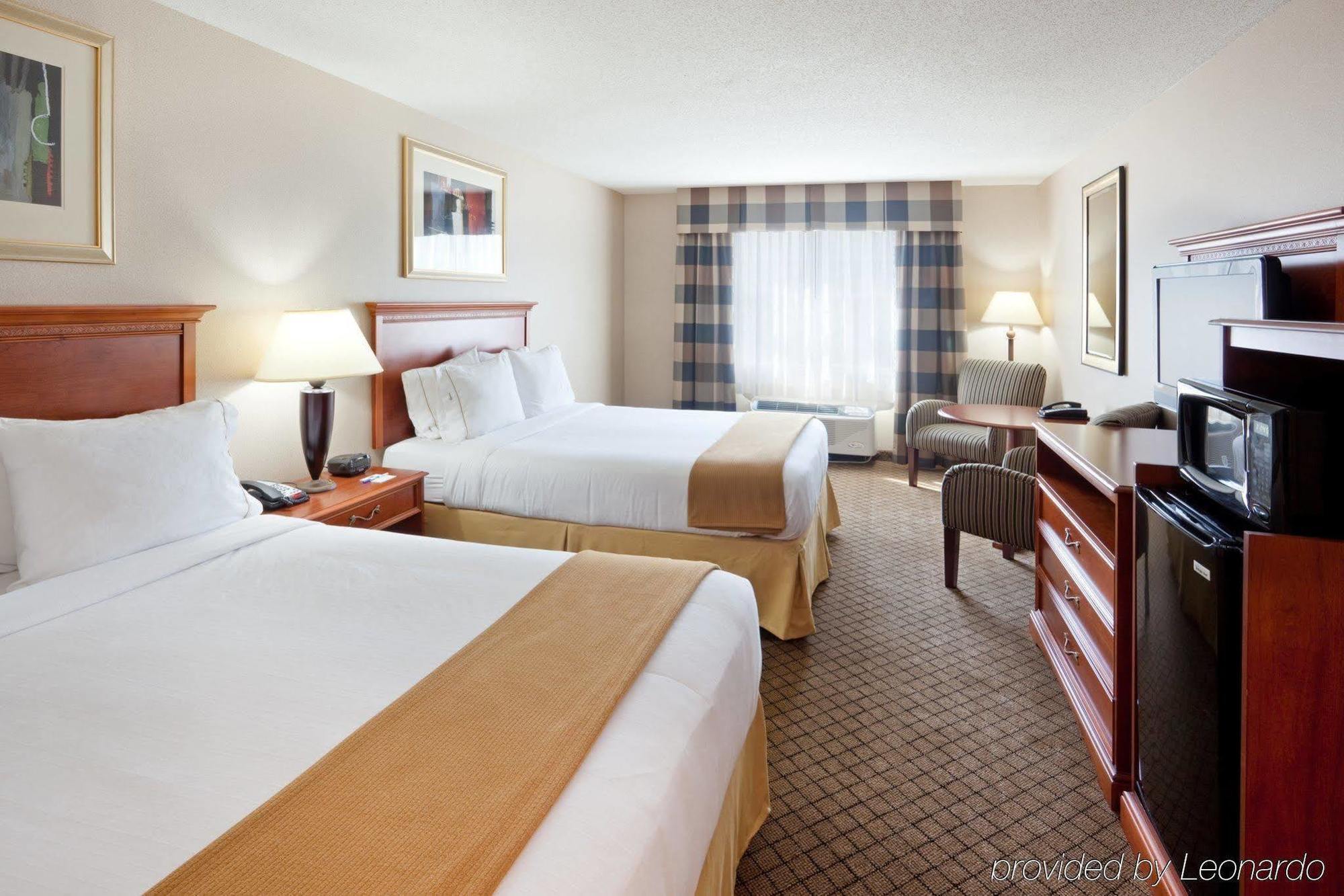 Holiday Inn Express & Suites Tilton By Ihg Esterno foto